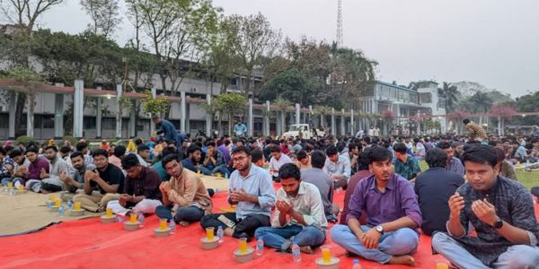 এতিম,  দুস্থ ও শিক্ষার্থীদের নিয়ে ইফতার করলো বাকৃবি ছাত্রদল